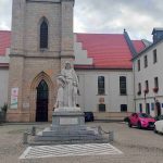 Grupa rzeźbiarska Jezus – widok całej kompozycji