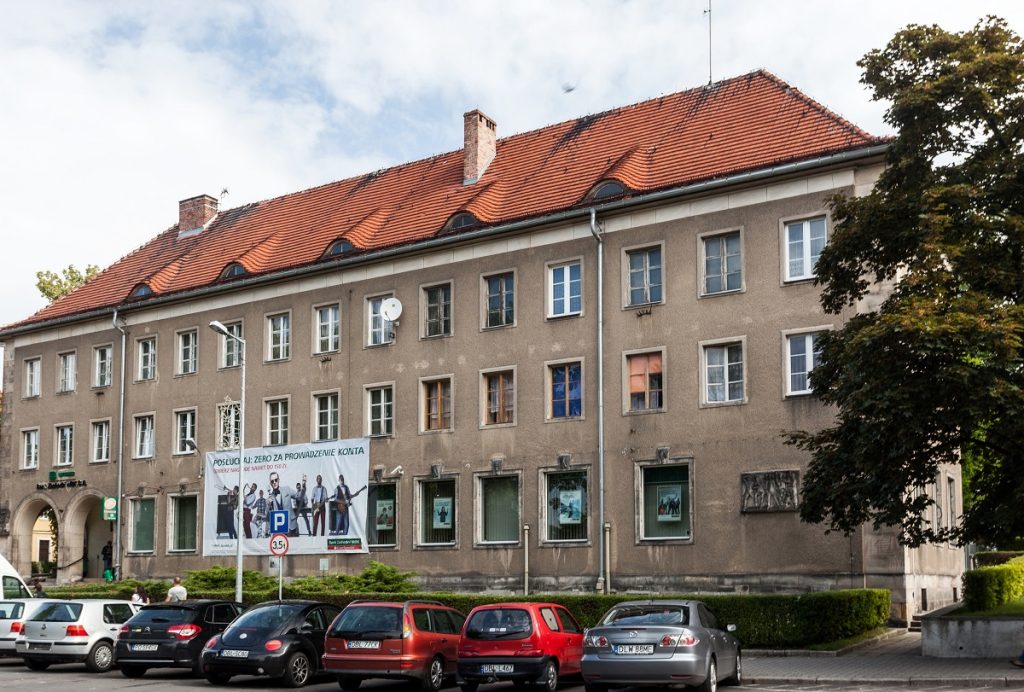 Dawna Miejska i Powiatowa Kasa Oszczędności (obecnie siedziba Santander Bank Polska)