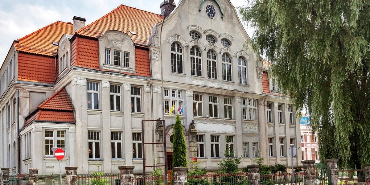 Dawne liceum żeńskie (obecnie Zespół Szkół Zakonu Pijarów)