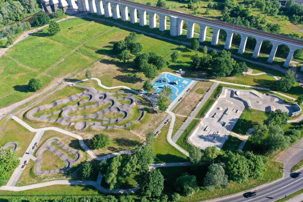 Skatepark i pumptrack w Bolesławcu – miejsce aktywnej rekreacji